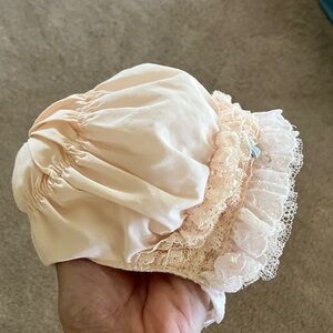 Vintage Sweet & Elegant Lace Bonnet in Soft Pink